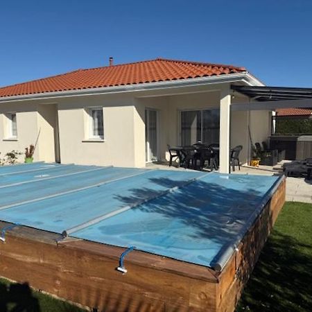 Maison MALOU 3 chambres, moins dd'un kilometre de toutes commodités, pistes cyclables devant l'entrée,a 10km de Bayonne, 6km Capbreton et 3,8km de la plage de Labenne Extérieur photo