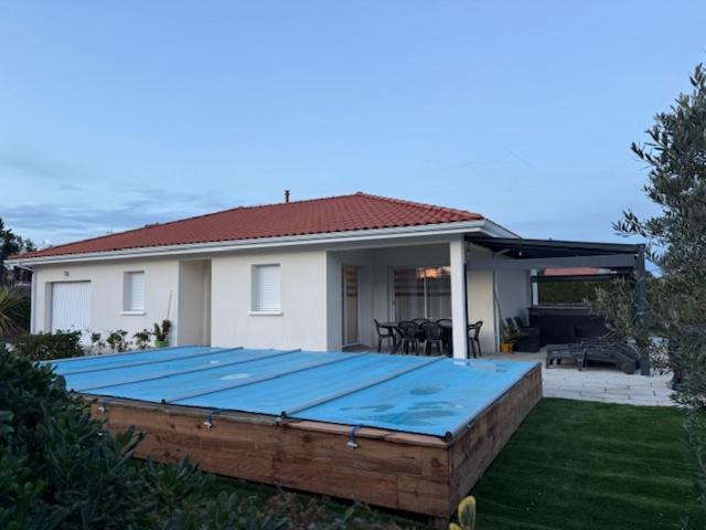 Maison MALOU 3 chambres, moins dd'un kilometre de toutes commodités, pistes cyclables devant l'entrée,a 10km de Bayonne, 6km Capbreton et 3,8km de la plage de Labenne Extérieur photo