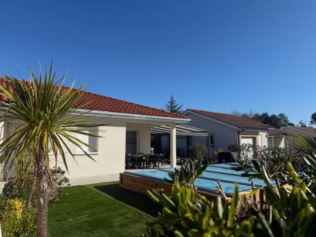 Maison MALOU 3 chambres, moins dd'un kilometre de toutes commodités, pistes cyclables devant l'entrée,a 10km de Bayonne, 6km Capbreton et 3,8km de la plage de Labenne Extérieur photo